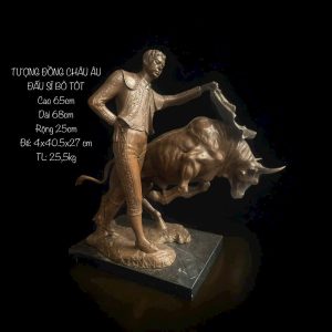 Tượng đấu sĩ bò tót bằng đồng Tượng đấu sĩ bò tót bằng đồng