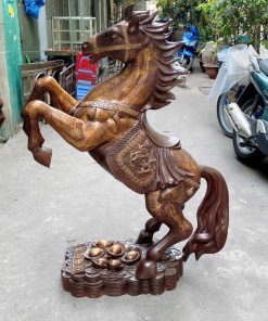 Đôi ngựa áo gấm