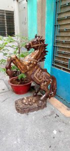 Đôi ngựa áo gấm
