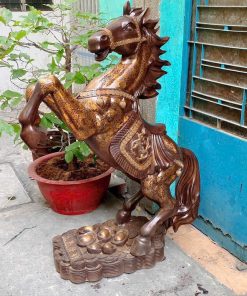 Đôi ngựa áo gấm
